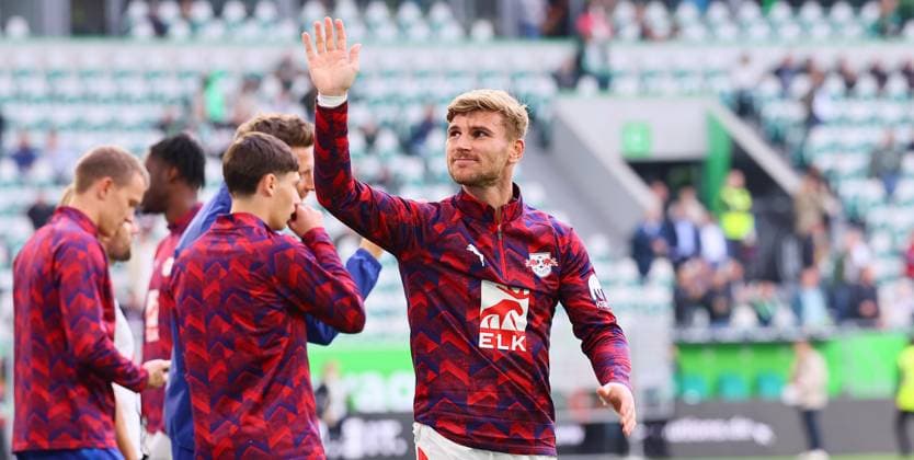 Wolfsburg RB Leipzig Bundesliga Wolfsburg, 27 09 2025, Volkswagen Arena, Bundesliga, Matchday 5 , VFL WOLFSBURG vs RB LEIPZIG 0 1 0 1 , Final cheer RB Leipzig In the picture Timo Werner 36, RB Leipzig was celebrated by the RB fans after his short appearance , Picture Point