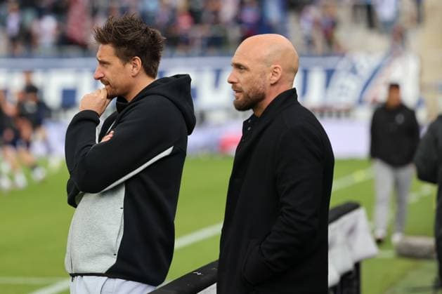 27 09 2025, Football, Men, 2 Bundesliga, Season 2025 2026, SV 07 Elversberg Holstein Kiel, Coach Vincent Wagner SV 07 Elversberg , Sports Director Nils Ole Book SV 07 Elversberg Elversberg Ursapharm Arena an der Kaiserlinde Saarland Germany DEU Copyright: xSebastianxBachx