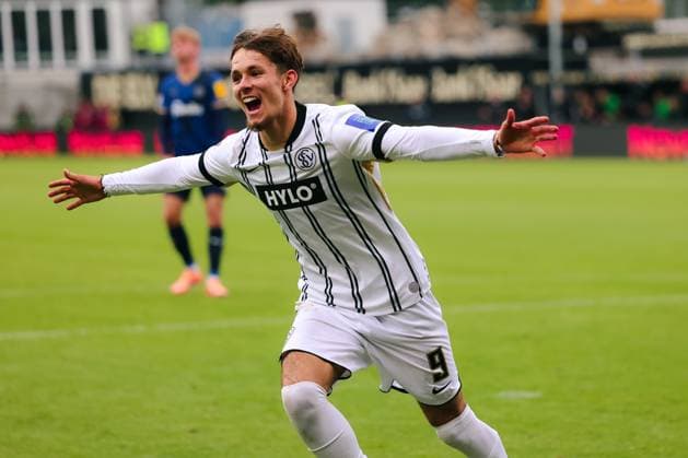 27 09 2025, Soccer, Men, 2 Bundesliga, Season 2025 2026, SV 07 Elversberg Holstein Kiel, Goal celebration for 1 0, Goalscorer Otto Stange SV 07 Elversberg Elversberg Ursapharm Arena an der Kaiserlinde Saarland Germany DEU Copyright: xSebastianxBachx