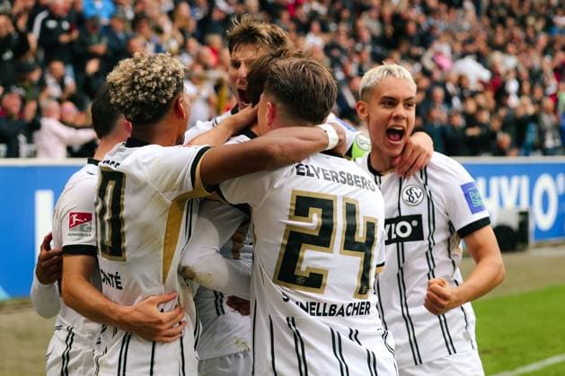 27 09 2025, Soccer, Men, 2 Bundesliga, Season 2025 2026, SV 07 Elversberg Holstein Kiel, Goal celebration for 1 0, Goalscorer Otto Stange SV 07 Elversberg Elversberg Ursapharm Arena an der Kaiserlinde Saarland Germany DEU Copyright: xSebastianxBachx