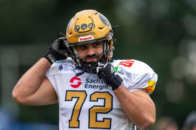 Jose Rafael Ariza Paredes 72, OL, Dresden Monarchs GER, ifm Ravensburg Razorbacks vs Dresden Monarchs, American Football, GFL, Season 2025, Playoffs, Semifinals, 27 09 2025, GER, ifm Ravensburg Razorbacks vs Dresden Monarchs, American Football, GFL, Season 2025, Playoffs, Semifinals, 27 09 2025 Weingarten Copyright: xEibner-Pressefoto FlorianxWolfx EP_FWF