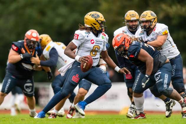 Clifton Bernard Mc Dowell II 6, QB, Dresden Monarchs GER, ifm Ravensburg Razorbacks vs Dresden Monarchs, American Football, GFL, Saison 2025, Playoffs, Halbfinale, 27 09 2025, GER, ifm Ravensburg Razorbacks vs Dresden Monarchs, American Football, GFL, Saison 2025, Playoffs, Halbfinale, 27 09 2025 Weingarten Copyright: xEibner-Pressefoto FlorianxWolfx EP_FWF