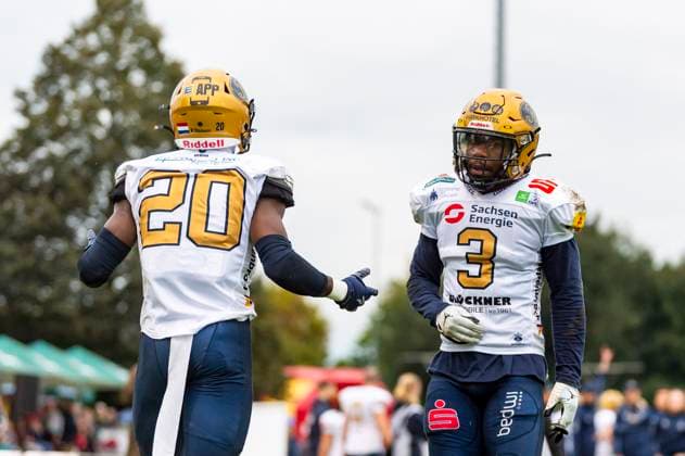 Jason Denneboom 20, DB, Dresden Monarchs and Devonni Reed 3, DB, Dresden Monarchs GER, ifm Ravensburg Razorbacks vs Dresden Monarchs, American Football, GFL, Season 2025, Playoffs, Semifinals, 27 09 2025, GER, ifm Ravensburg Razorbacks vs Dresden Monarchs, American Football, GFL, Season 2025, Playoffs, Semifinals, 27 09 2025 Weingarten Copyright: xEibner-Pressefoto FlorianxWolfx EP_FWF