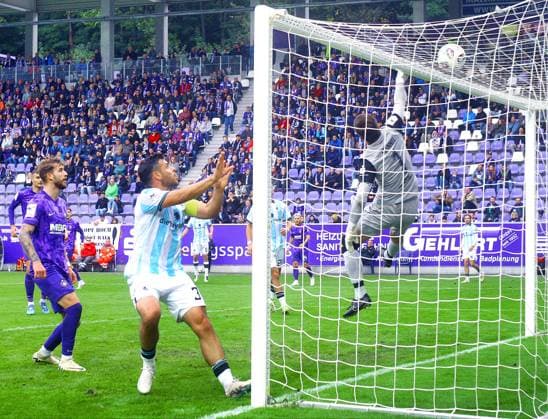 Goalkeeper Martin Männel Aue deflects the ball over the goal in front Kevin Volland Munich Football 3 Liga 2025 26 FC Erzgebirge Aue TSV 1860 Munich 2 0 on 27 9 2025 Erzgebirge Aue 1860 Munich
