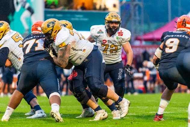 Jose Rafael Ariza Paredes 72, OL, Dresden Monarchs GER, ifm Ravensburg Razorbacks vs Dresden Monarchs, American Football, GFL, Season 2025, Playoffs, Semifinals, 27 09 2025, GER, ifm Ravensburg Razorbacks vs Dresden Monarchs, American Football, GFL, Season 2025, Playoffs, Semifinals, 27 09 2025 Weingarten Copyright: xEibner-Pressefoto FlorianxWolfx EP_FWF