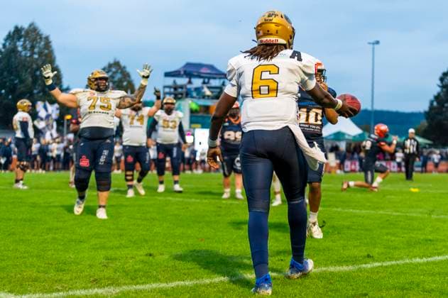 Touchdown Clifton Bernard Mc Dowell II 6, QB, Dresden Monarchs with Phillip Most 75, OL, Dresden Monarchs GER, ifm Ravensburg Razorbacks vs Dresden Monarchs, American Football, GFL, Saison 2025, Playoffs, Halbfinale, 27 09 2025, GER, ifm Ravensburg Razorbacks vs Dresden Monarchs, American Football, GFL, Saison 2025, Playoffs, Halbfinale, 27 09 2025 Weingarten Copyright: xEibner-Pressefoto FlorianxWolfx EP_FWF