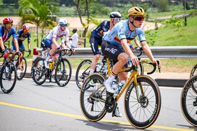 Belgian Remco Evenepoel pictured in action during the elite men road race (267,5 km) at the cycling road World Championships in Kigali, Rwanda, Sunday 28 September 2025. The 2025 UCI Road World Championships take place from 21 to 28 September in Kigali, Rwanda. DIRKxWAEM  x135501929x