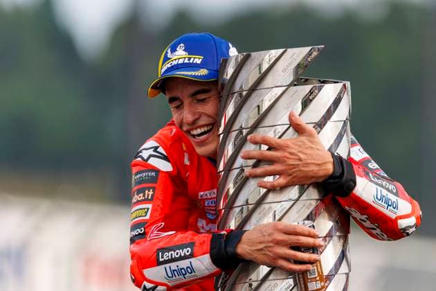 Motul Grand Prix celebrations World Championship, WM, Weltmeisterschaft in Motegi, Japan - 28 Sept 2025 Ducati Lenovo team rider Marc Marquez celebrates becoming world champion after the race during the 2025 Motul Grand Prix. Motegi Japan Copyright: xStephenxBlackberryx xSOPAxImagesx SBLACKBERRY_09539