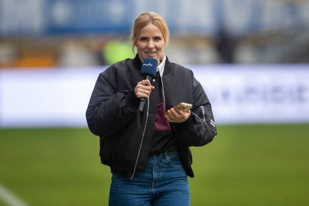 Jena , 270925, Soccer Regionalliga , FC Carl Zeiss Jena vs Chemnitzer FC in the picture presenter Stephanie Müller Spirra