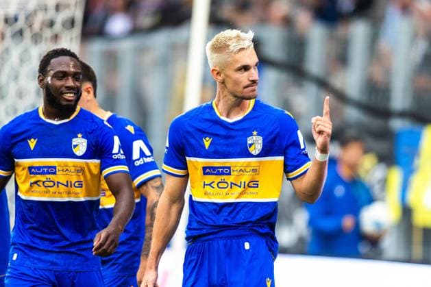 Jena , 270925, Soccer Regionalliga , FC Carl Zeiss Jena vs Chemnitzer FC in the picture Sören Reddemann and Malik Talabidi Jena cheer about the goal to 1 0