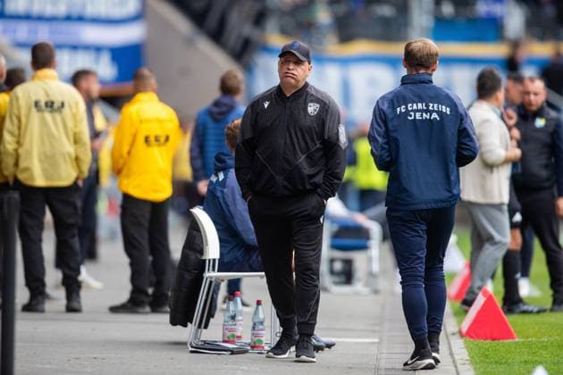 Jena , 270925, Soccer Regionalliga , FC Carl Zeiss Jena vs Chemnitzer FC in the picture Coach Volkan Uluc Jena