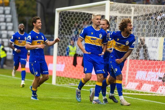 Jena , 270925, Soccer Regionalliga , FC Carl Zeiss Jena vs Chemnitzer FC in the picture Sören Reddemann , Kevin Lankfort and Nils Butzen Jena cheer about the goal to 1 0