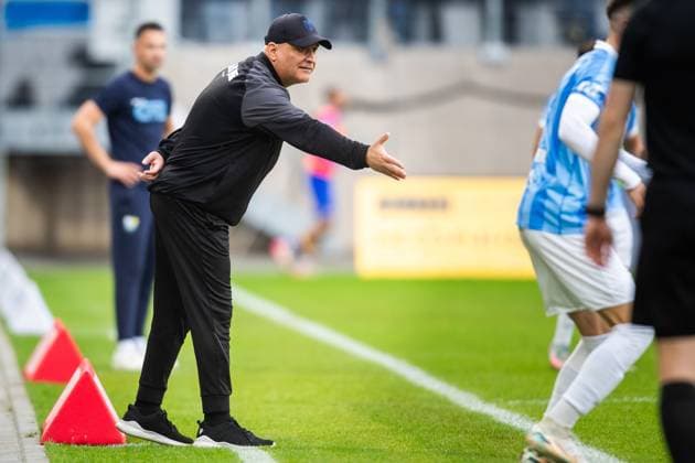 Jena , 270925, Soccer Regionalliga , FC Carl Zeiss Jena vs Chemnitzer FC in the picture Coach Volkan Uluc Jena