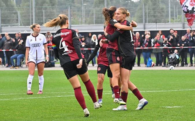 28.09.2025 - Fussball - Saison 2025 2026 - 1. DFB-Pokal - 1. Runde: FC Ingolstadt 04 FCI - 1. FC Nürnberg FCN ( Club Clubfrauen ) - Sportfoto Zink MeZi - xmexzix - Torjubel Jubel Freude nach Treffer Tor Torschuß zum 0:1 durch Oliwia Wos (15, 1. FC Nürnberg FCN ) per Elfmeter Strafstoß