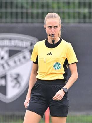 28 09 2025 Soccer season 2025 2026 1 DFB Cup 1 round FC Ingolstadt 04 FCI 1 FC Nuremberg FCN Club Clubfrauen Sportfoto Zink MeZi xmexzix Davina Lutz Referee in