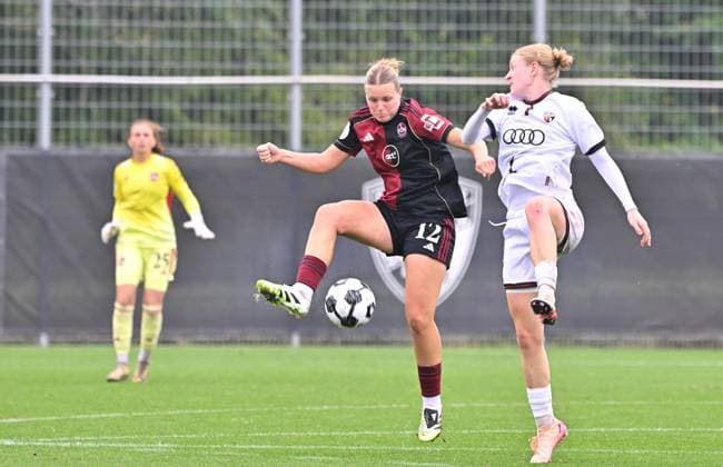 28 09 2025 Soccer season 2025 2026 1 DFB Cup 1 round FC Ingolstadt 04 FCI 1 FC Nuremberg FCN Club Clubwomen Sportfoto Zink MeZi xmexzix Amelie Thöle Thoele 12, 1 FC Nuremberg FCN Nina Penzkofer 29, FC Ingolstadt 04 FCI, right