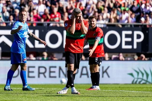 NIJMEGEN , 28-09-2025 , Goffertstadion , season 2025 2026 , Dutch Eredivisie football , match between NEC Nijmegen and AZ , picture shows NEC player Bryan Linssen rues a missed chance NEC - AZ  x31245983x Copyright: