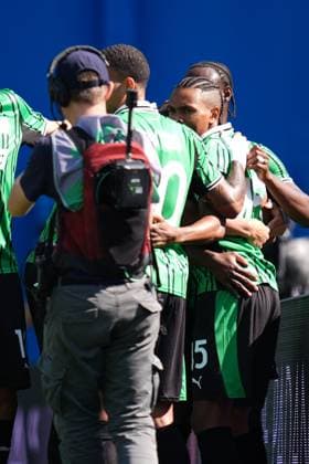 SassuoloÕs Armand Lauriente celebrates after scoring the 1-0 goal for his team during the Serie A soccer match between Sassuolo and Udinese at the Mapei Stadium Cittˆ del Tricolore in Reggio Emilia, north Italy - Sunday, September 28, 2025 - - Soccer -  Copyright: xMassimoxPaolone LaPressex