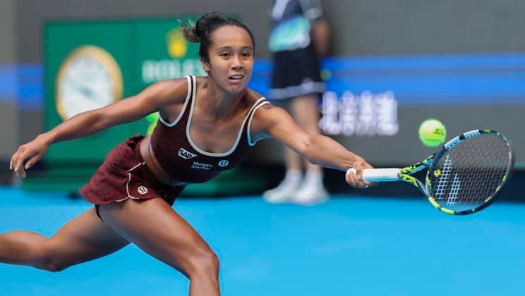 (250928) -- BEIJING, Sept. 28, 2025 -- Leylah Fernandez hits a return during the women s singles third round match between Leylah Fernandez of Canada and Coco Gauff of the United States at 2025 China Open tennis tournament in Beijing, China, Sept. 28, 2025. (Photo by Xinhua) (SP)CHINA-BEIJING-TENNIS-CHINA OPEN-WOMEN S SINGLES-THIRD ROUND (CN) MaxZihan 
