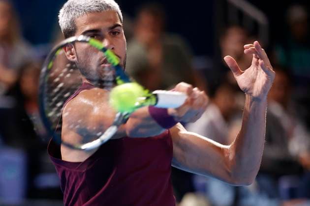 September 28, 2025, Tokyo, Japan: Carlos Alcaraz of Spain returns a shot against Brandon Nakashima of the USA during their quarterfinal match at the Japan Open Tennis Championships at Ariake Colosseum in Tokyo. The tournament runs from September 22 to 30. Alcaraz won 6-2, 6-4. Tokyo Japan - ZUMAm191 20250928_aap_m191_051 Copyright: xRodrigoxReyesxMarinx