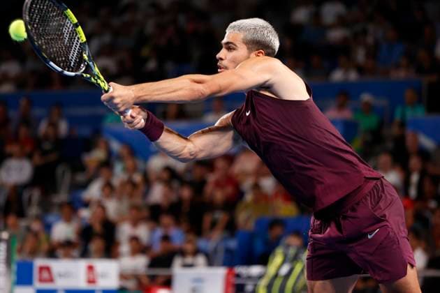September 28, 2025, Tokyo, Japan: Carlos Alcaraz of Spain returns a shot against Brandon Nakashima of the USA during their quarterfinal match at the Japan Open Tennis Championships at Ariake Colosseum in Tokyo. The tournament runs from September 22 to 30. Alcaraz won 6-2, 6-4. Tokyo Japan - ZUMAm191 20250928_aap_m191_052 Copyright: xRodrigoxReyesxMarinx