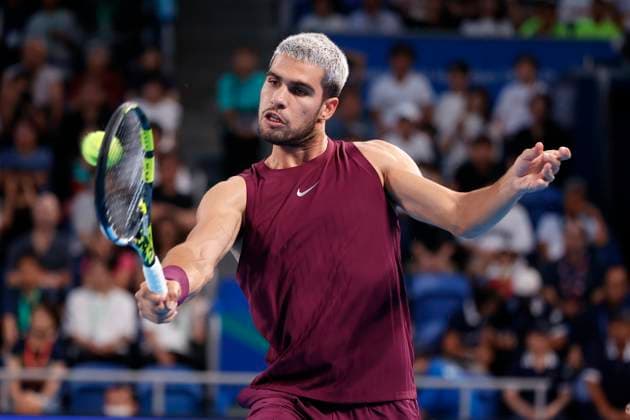 September 28, 2025, Tokyo, Japan: Carlos Alcaraz of Spain returns a shot against Brandon Nakashima of the USA during their quarterfinal match at the Japan Open Tennis Championships at Ariake Colosseum in Tokyo. The tournament runs from September 22 to 30. Alcaraz won 6-2, 6-4. Tokyo Japan - ZUMAm191 20250928_aap_m191_053 Copyright: xRodrigoxReyesxMarinx