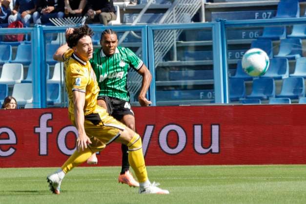 September 28, 2025, Reggio Emilia, REGGIO EMILIA: Sassuolo s Armand Lauriente scores the 1-0 goal during the Italian Serie A soccer match US Sassuolo vs Udinese Calcio at Mapei Stadium in Reggio Emilia, Italy, 28 September 2025. ANSA ELISABETTA BARACCHI. Serie A: Sassuolo - Udinese  - ZUMAa110 20250928_zaf_a110_001 Copyright: xElisabettaxBaracchix