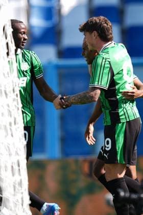Sassuolo™s Armand Lauriente celebrates with Sassuolo™s Ismael Kone after scoring the 1-0 goal for his team during the Serie A soccer match between Sassuolo and Udinese at the Mapei Stadium CittÃ del Tricolore in Reggio Emilia, north Italy - Sunday, September 28, 2025 - - Soccer -  Copyright: xMassimoxPaolone LaPressex