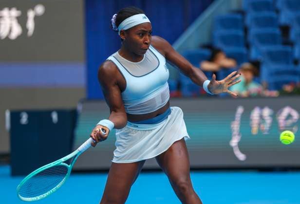 (250928) -- BEIJING, Sept. 28, 2025 -- Coco Gauff hits a return during the women s singles third round match between Leylah Fernandez of Canada and Coco Gauff of the United States at 2025 China Open tennis tournament in Beijing, China, Sept. 28, 2025. (Photo by Xinhua) (SP)CHINA-BEIJING-TENNIS-CHINA OPEN-WOMEN S SINGLES-THIRD ROUND (CN) MaxZihan 