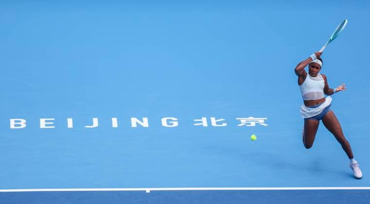 (250928) -- BEIJING, Sept. 28, 2025 -- Coco Gauff hits a return during the women s singles third round match between Leylah Fernandez of Canada and Coco Gauff of the United States at 2025 China Open tennis tournament in Beijing, China, Sept. 28, 2025. (Photo by Xinhua) (SP)CHINA-BEIJING-TENNIS-CHINA OPEN-WOMEN S SINGLES-THIRD ROUND (CN) MaxZihan 