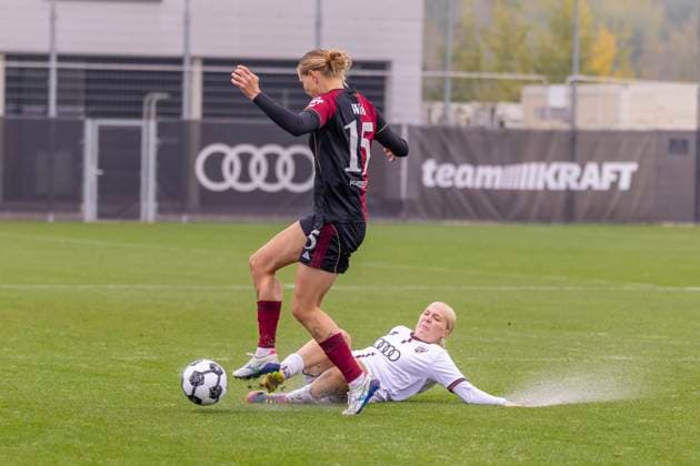 Ingolstadt, Germany 28 September 2025 DFB Pokal Women 2025 2026 FC Ingolstadt 04 vs 1 FC Nürnberg In the picture from left in a duel Teresa Fritzberg FCI and Oliwia Wos FCN DFB regulations prohibit any use of photographs as image sequences and or quasi video MTV Stadion Bayern Copyright: xFotostandx xSchäferx