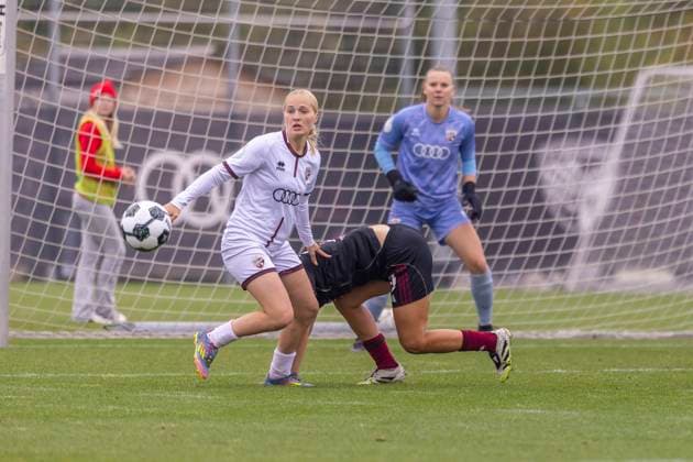 Ingolstadt, Germany 28 September 2025 DFB Pokal Women 2025 2026 FC Ingolstadt 04 vs 1 FC Nürnberg In the picture from left in duel Teresa Fritzberg FCI and Laura Müller Mueller FCN DFB regulations prohibit any use of photographs as image sequences and or quasi video MTV Stadion Bayern Copyright: xFotostandx xSchäferx