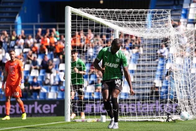 Sassuolo™s Ismael Kone celebrates after scoring the 2-0 goal for his team during the Serie A soccer match between Sassuolo and Udinese at the Mapei Stadium CittÃ del Tricolore in Reggio Emilia, north Italy - Sunday, September 28, 2025 - - Soccer -  Copyright: xMassimoxPaolone LaPressex