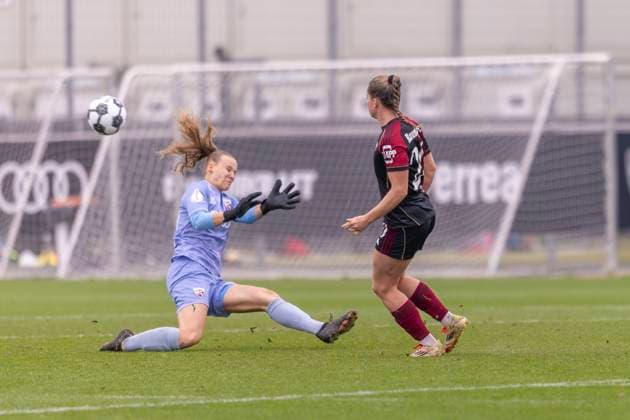 Ingolstadt, Germany 28 September 2025 DFB Pokal Women 2025 2026 FC Ingolstadt 04 vs 1 FC Nürnberg In the picture from left in duel goalkeeper Anna Lena Daum FCI and Jacqueline Baumgärtel Baumgaertel FCN DFB regulations prohibit any use of photographs as image sequences and or quasi video MTV Stadion Bayern Copyright: xFotostandx xSchäferx