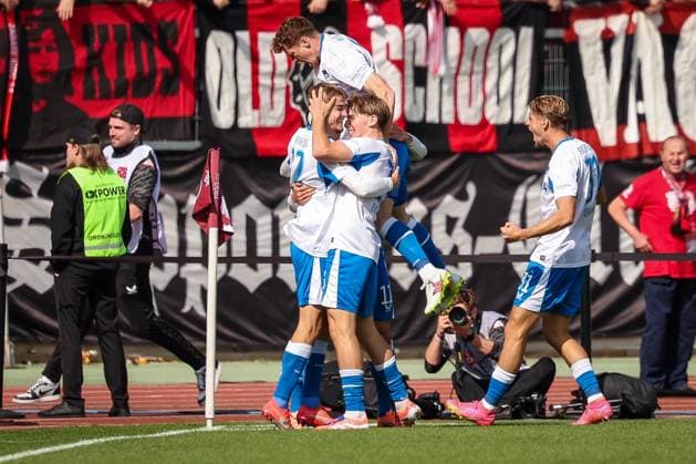 Hertha BSC Berlin team celebrating the 0 1 goal by Marten Winkler 22 Hertha BSC Berlin , 1 FC Nuernberg vs Hertha BSC Berlin, DFL, 2 Bundesliga, Saison 2025 2026, Max Morlock Stadion, Hinrunde, 7 Spieltag, 28 09 2025 DFB regulations prohibit any use of photographs as image sequences and or quasi video Nuernberg Bayern Germany Copyright: xkolbert-press MartinxAgüerax