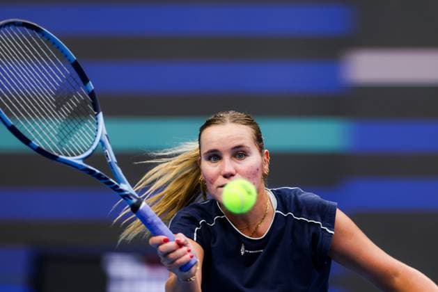 BEIJING, CHINA - SEPTEMBER 28: Sofia Kenin of the United States competes in the Women s Singles Round of 32 match against Jasmine Paolini of Italy on day 7 of the 2025 China Open at National Tennis Center on September 28, 2025 in Beijing, China.  Copyright: xVCGx 111593733841
