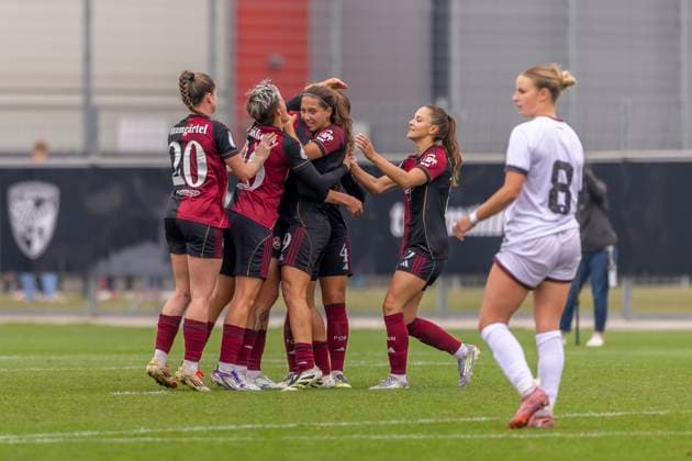 Ingolstadt, Germany 28 September 2025 DFB Pokal Women 2025 2026 FC Ingolstadt 04 vs 1 FC Nürnberg In the picture in the Traube Goalscorer Oliwia Wos FCN cheers with her teammates after her goal for the 0 1 penalty DFB regulations prohibit any use of photographs as image sequences and or quasi video MTV Stadion Bayern Copyright: xFotostandx xSchäferx