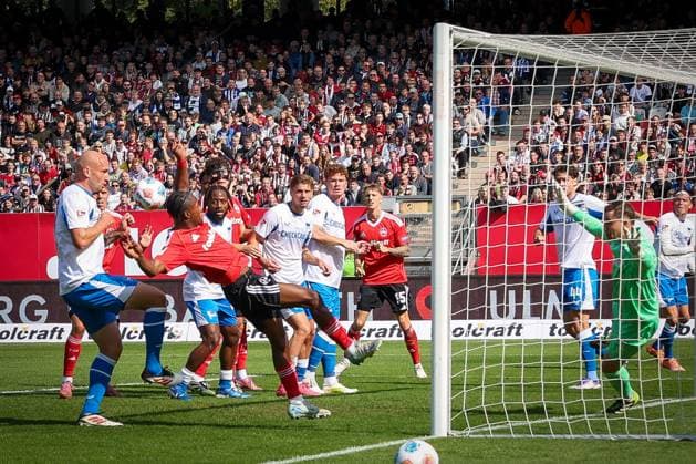Mohamed Ali Zoma 23 1FC Nuernberg misses free in front of goal, big chance, 1 FC Nuernberg vs Hertha BSC Berlin, DFL, 2 Bundesliga, Saison 2025 2026, Max Morlock Stadion, Hinrunde, 7 Spieltag, 28 09 2025 DFB regulations prohibit any use of photographs as image sequences and or quasi video Nuernberg Bayern Germany Copyright: xkolbert-press MartinxAgüerax