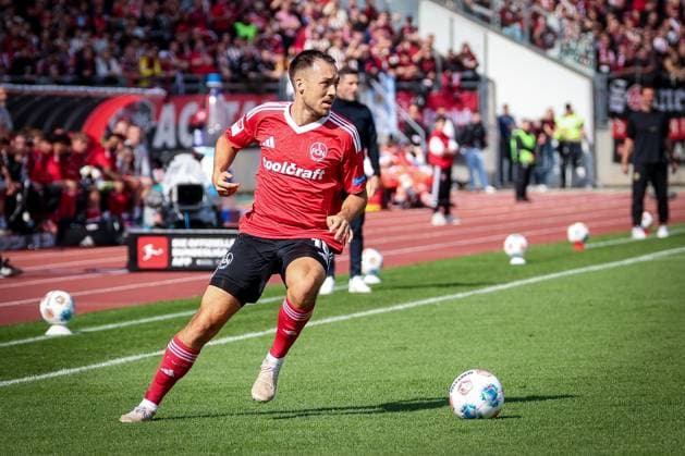 Julian Justvan 10 1FC Nuernberg in action, 1 FC Nuernberg vs Hertha BSC Berlin, DFL, 2 Bundesliga, Saison 2025 2026, Max Morlock Stadion, Hinrunde, 7 Spieltag, 28 09 2025 DFB regulations prohibit any use of photographs as image sequences and or quasi video Nuernberg Bayern Germany Copyright: xkolbert-press MartinxAgüerax