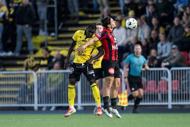 250928 Mjällbys Abdoulie Manneh and Brommapojkarnas Kevin Ackermann during the football match in Allsvenskan between Brommapojkarna and Mjällby on September 28, 2025 in Stockholm  Copyright: EMMAxWALLSKOG BB250928EW017