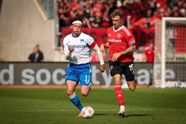 left to right Fabian Reese 11 Hertha BSC Berlin in duel with Tim Drexler 15 1FC Nuernberg , 1 FC Nuernberg vs Hertha BSC Berlin, DFL, 2 Bundesliga, Saison 2025 2026, Max Morlock Stadion, Hinrunde, 7 Spieltag, 28 09 2025 DFB regulations prohibit any use of photographs as image sequences and or quasi video Nuernberg Bayern Germany Copyright: xkolbert-press MartinxAgüerax