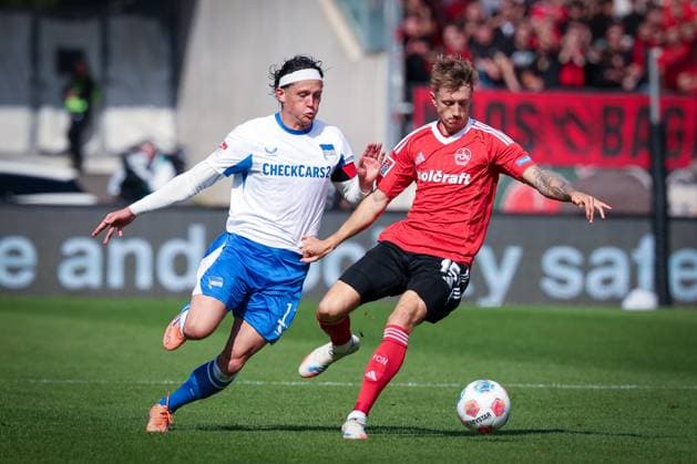 left to right Fabian Reese 11 Hertha BSC Berlin in duel with Tim Drexler 15 1FC Nuernberg , 1 FC Nuernberg vs Hertha BSC Berlin, DFL, 2 Bundesliga, Saison 2025 2026, Max Morlock Stadion, Hinrunde, 7 Spieltag, 28 09 2025 DFB regulations prohibit any use of photographs as image sequences and or quasi video Nuernberg Bayern Germany Copyright: xkolbert-press MartinxAgüerax