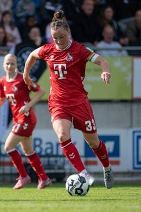 Kleve, Germany, September 28, 2025: Marina Hegering (33 1. FC Köln) controls the ball (action) during the DFB-Pokal der Frauen game between VfR Warbeyen and 1. FC Köln at the Bresserberg in Kleve, Germany (Martin Pitsch SPP) Copyright: xMartinxPitsch SPPx spp-en-MaPi-20250928_NIKON Z 6_warbeyenkoeln_DSC8017