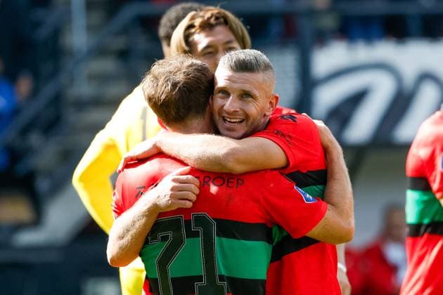 2025-09-28 NEC v AZ - Dutch Eredivisie NIJMEGEN, NETHERLANDS - SEPTEMBER 28: Dirk Proper of NEC celebrates after scoring his teams second goal, Bryan Linssen of NEC during the Dutch Eredivisie match between NEC and AZ at Goffertstadion on September 28, 2025 in Nijmegen, Netherlands. Nijmegen Goffertstadion Netherlands Content not available for redistribution in The Netherlands directly or indirectly through any third parties. Copyright: xBroerxvanxdenxBoomx