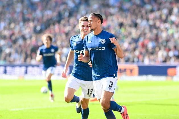 2 Bundesliga Hannover 96 Arminia Bielefeld on 28 09 2025 at the HDI Arena in Hannover Cheering, goal celebration, goal scorer, goal scorer Joel Felix Bielefeld cheers after his goal to 0 1 MT