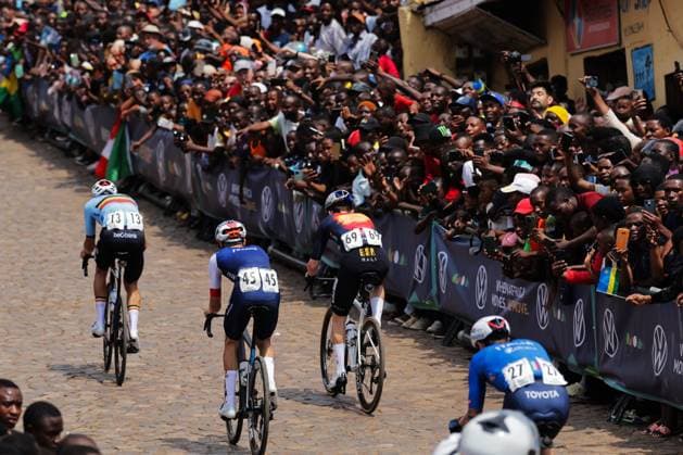 2025 UCI Road World Championships Picture by Alex Whitehead SWpix.com - 28 09 2025 - Cycling - 2025 UCI Road World Championships - Kigali Convention Centre, Kigali, Rwanda - Men Elite Road Race - Jordan Jegat (France), Xandro Meurisse (Belgium), Roger Adria (Spain) climbing the Mur de Kigali Copyright: x xSWpix.comx(t axPhotographyxHubxLtd)xAlexxWhitehead SWpix.comx SWP-3030-8684
