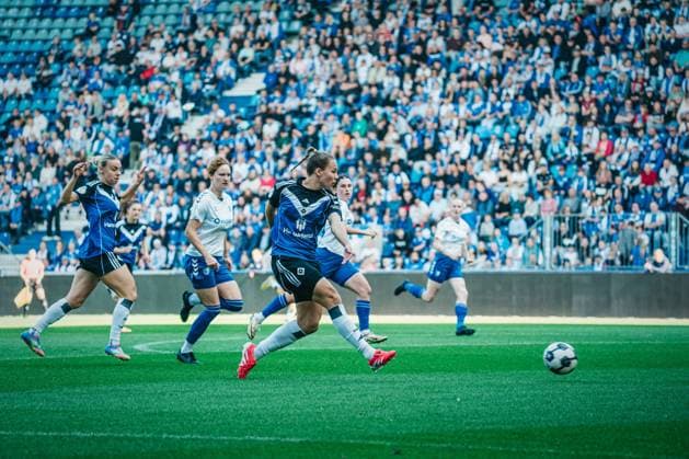 DFB Pokal Frauen 1 FC Magdeburg vs Hamburger SV, 28 09 25 Annaleen Böhler Hamburger SV, 6 am Ball DFB Pokal Frauen 2025 2026, 1 Runde 1 FC Madgeburg vs Hamburger SV am 28 09 2025 in der Avnet Arena, Magdeburg DFB DFL REGULATIONS PROHIBIT ANY USE OF PHOTOGRAPHS AS IMAGE SEQUENCES AND OR QUASI VIDEO Copyright: xBEAUTIFULxSPORTS Tonhäuserx