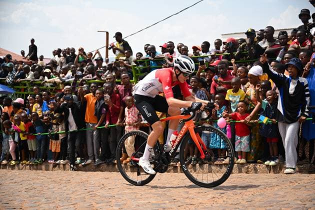 2025 UCI Road World Championships Picture by Chris Auld SWpix.com - 28 09 2025 - Cycling - 2025 UCI Road World Championships - Kigali Convention Centre, Kigali, Rwanda - Men Elite Road Race - Michael Leonard (Canada) climbing the Mur de Kigali Copyright: x xSWpix.comx(t axPhotographyxHubxLtd)xChrisxAuld SWpix.comx SWP-3030-8686