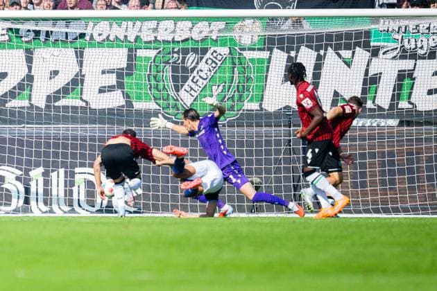 28 09 2025 Soccer, 2025 2026, 2 Bundesliga, Matchday 7, Hannover 96 DSC Arminia Bielefeld M Joel Felix Bielefeld scores the goal to 0 1 in front of Nahuel Noll Hannover DFL REGULATIONS PROHIBIT ANY USE OF PHOTOGRAPHS AS IMAGE SEQUENCES AND OR QUASI VIDEO