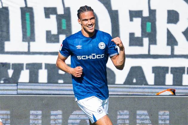 28 09 2025 Soccer, 2025 2026, 2 Bundesliga, Matchday 7, Hannover 96 DSC Arminia Bielefeld Joel Felix Bielefeld celebrates after his goal to 0 1 DFL REGULATIONS PROHIBIT ANY USE OF PHOTOGRAPHS AS IMAGE SEQUENCES AND OR QUASI VIDEO